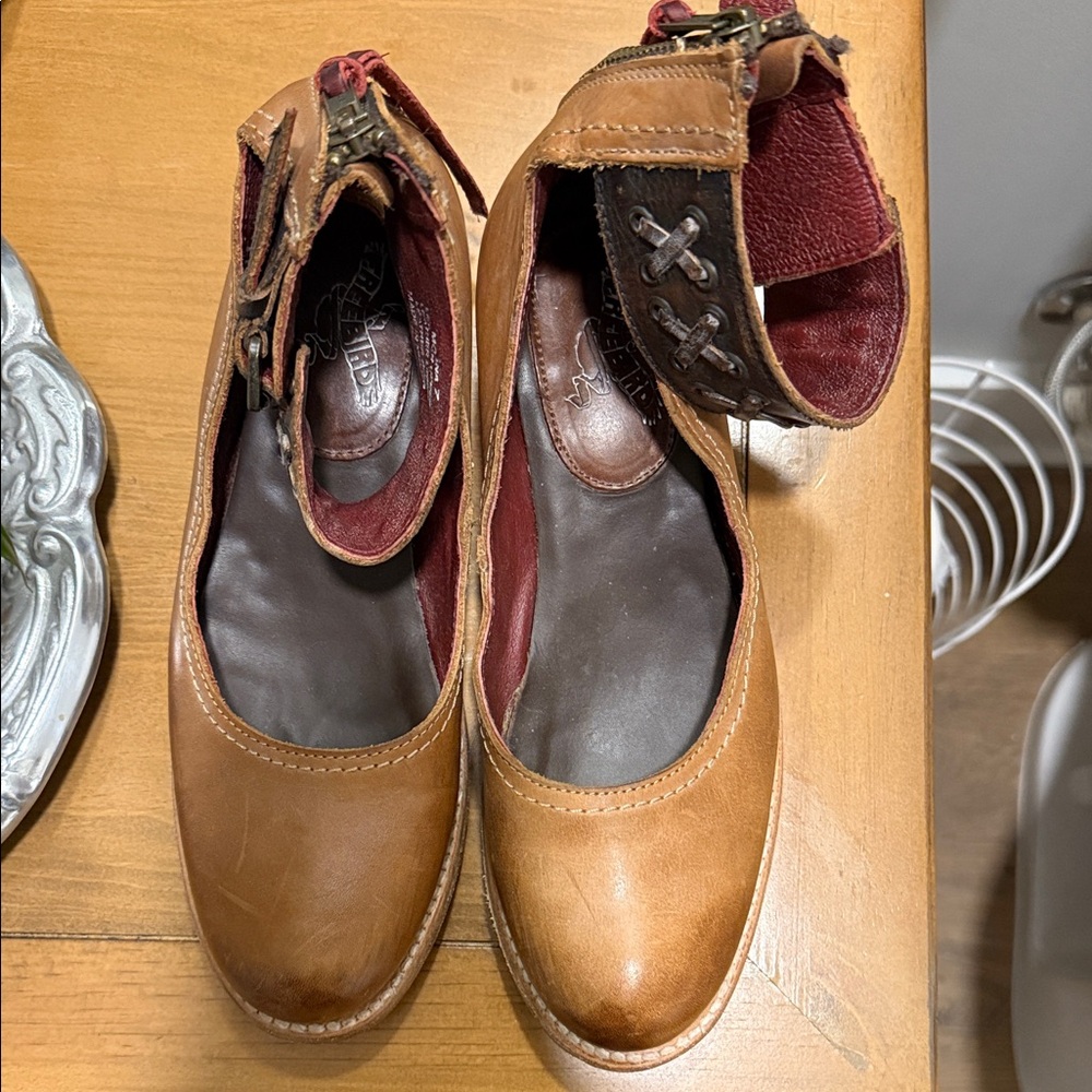 Freebird RANDI-Tan Leather Flats with Western Style Details Straps - Picture 2 of 5